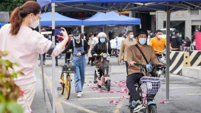 广州战疫告捷!全域重回低风险,烟火气正回归 广州战疫告捷!全域重回低风险,烟火气正回归