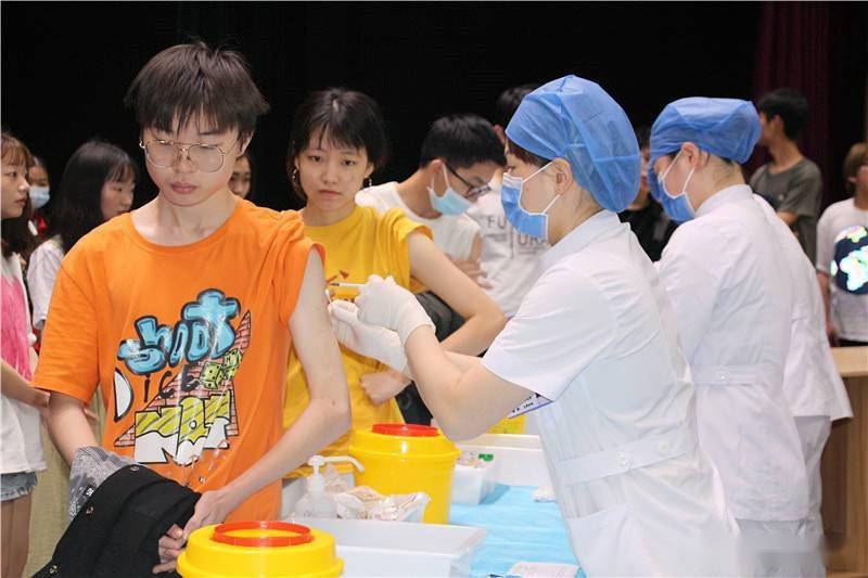 新冠期间学生发烧了如何处理:学生患新冠肺炎 新冠期间学生发烧了如何处理:学生患新冠肺炎