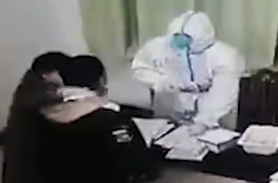 男子做核酸检测/男子做核酸检测不舒服殴打护士如何看待 男子做核酸检测/男子做核酸检测不舒服殴打护士如何看待