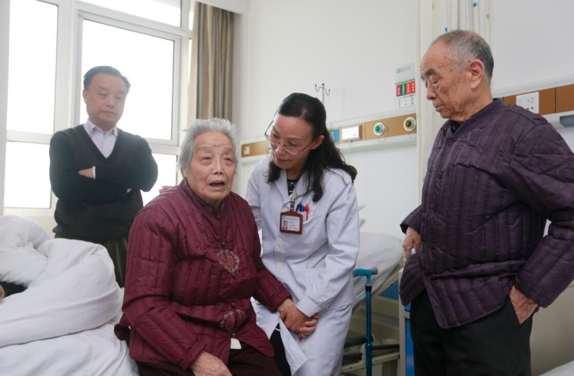 尹老太太简介:尹老太太简介图片 尹老太太简介:尹老太太简介图片