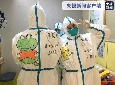 【女教师在卫生纸上画抗疫连环画图片/女教师在卫生纸上画抗疫连环画图片】 【女教师在卫生纸上画抗疫连环画图片/女教师在卫生纸上画抗疫连环画图片】