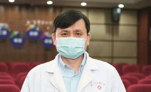 张文宏谈中国抗疫,行政手段是战时铠甲,但非终极答案 张文宏谈中国抗疫,行政手段是战时铠甲,但非终极答案