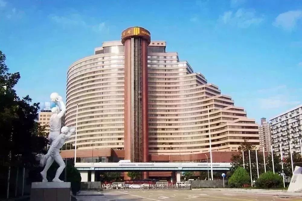 上海华亭宾馆属于哪个区?详细解析其地理位置与历史背景 上海华亭宾馆属于哪个区?详细解析其地理位置与历史背景