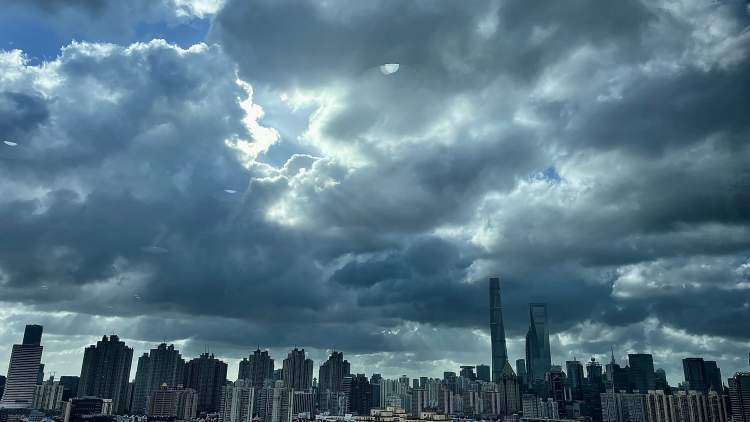 上海这几天,在疫情回潮中坚守与前行 上海这几天,在疫情回潮中坚守与前行