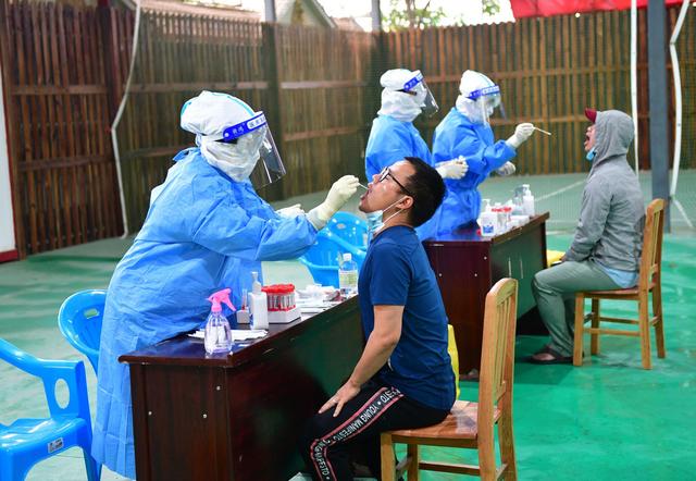 瑞丽完成全员核酸采样,边境小城的抗疫速度与温度 瑞丽完成全员核酸采样,边境小城的抗疫速度与温度
