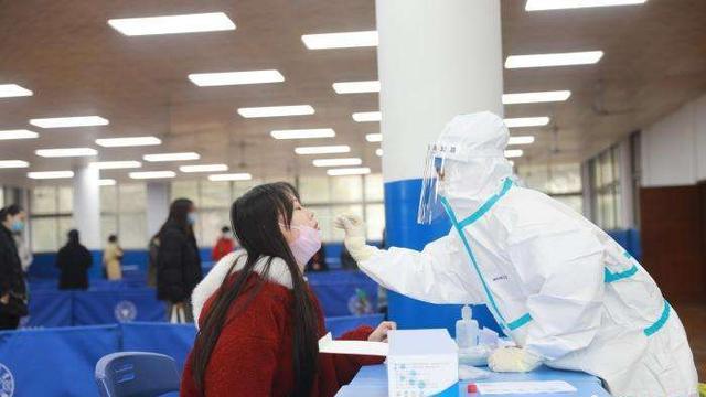 深圳27名师生确诊,校园防疫再响警钟 深圳27名师生确诊,校园防疫再响警钟