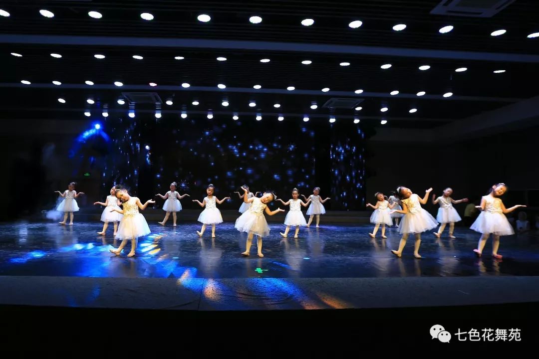 【让梦飞翔原唱,让梦飞翔舞蹈视频视频】