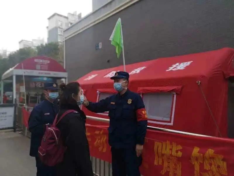 广东报告一例新冠确诊病例，专家呼吁公众保持警惕但无需恐慌