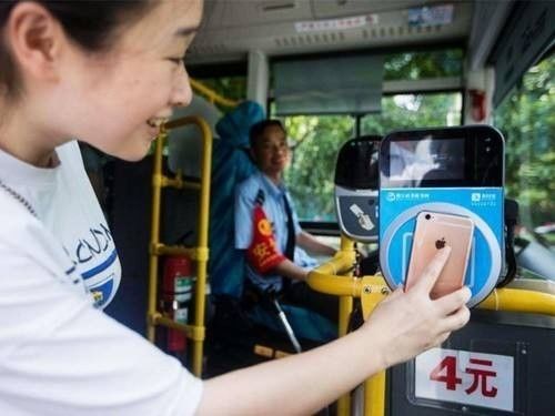 上海乘坐公交地铁/上海乘坐公交地铁哪种支付最方便 上海乘坐公交地铁/上海乘坐公交地铁哪种支付最方便