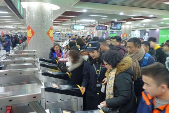 返京高速10月5日:北京高速路迎返京高峰 返京高速10月5日:北京高速路迎返京高峰