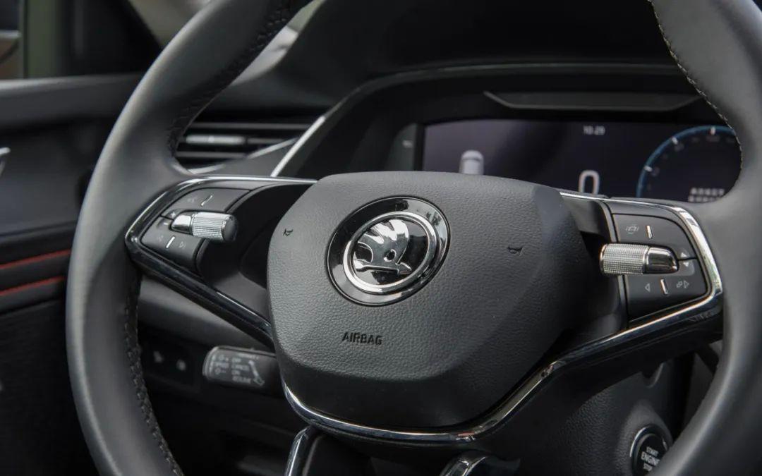 穿越时光的奢华艺术,劳斯莱斯车型的百年传奇 穿越时光的奢华艺术,劳斯莱斯车型的百年传奇