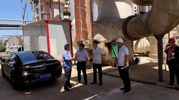 核酸队伍前的陌生人，一个男子的等待与一座城市的温度