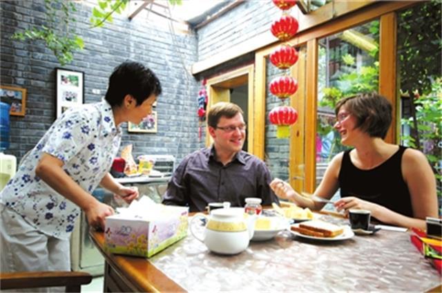 当老外竖中指表情包刷屏,一场跨越文化的幽默误读 当老外竖中指表情包刷屏,一场跨越文化的幽默误读