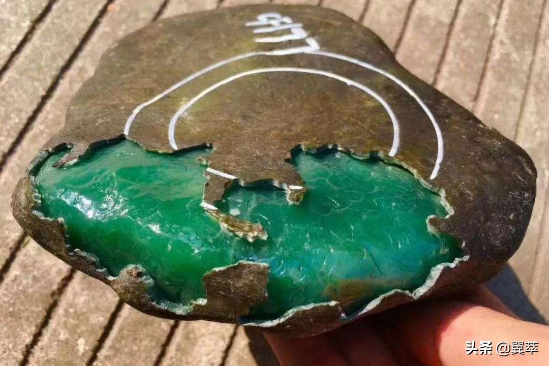 云南瑞丽翡翠批发市场在哪里/去瑞丽买翡翠便宜吗 云南瑞丽翡翠批发市场在哪里/去瑞丽买翡翠便宜吗