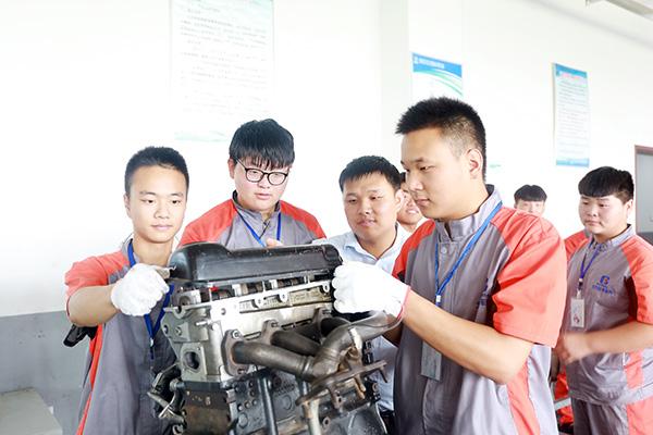郑州一小学附近发生车祸:郑州一初中生车祸