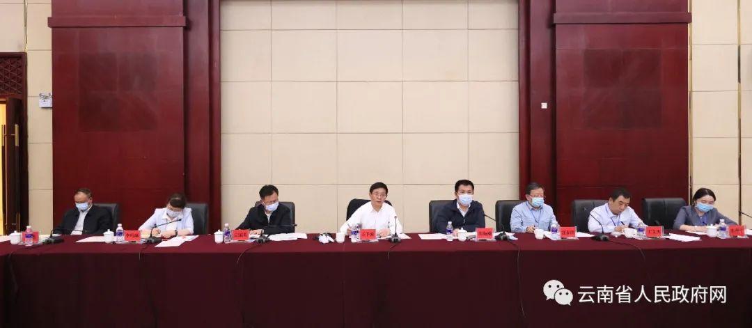 云南瑞丽市民居家隔离画面:云南瑞丽主城区人员继续居家隔离,时间暂定至8月17日