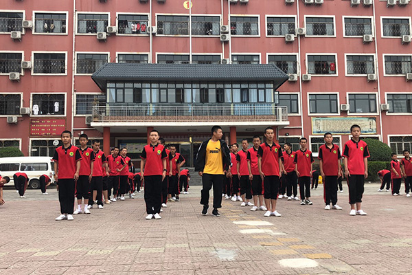 初中封闭式管理学校好吗:初中封闭式管理学校好吗知乎