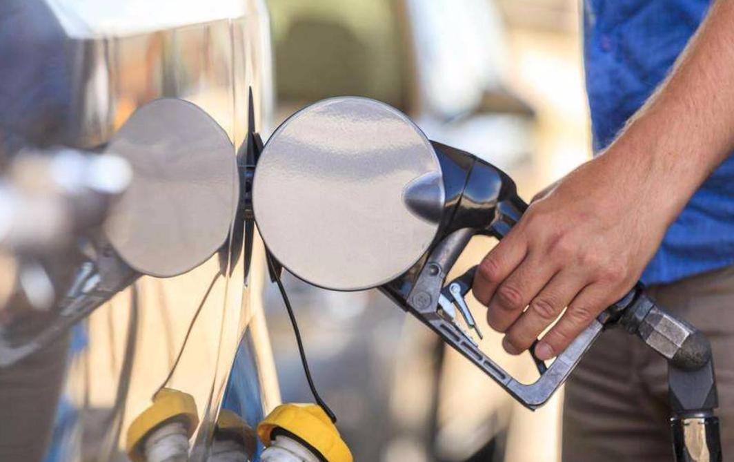 【今晚24时油价下调/今晚24时油价下调调整】 【今晚24时油价下调/今晚24时油价下调调整】