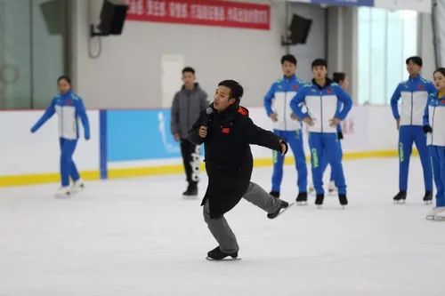 冬奥会开幕式长绸舞(冬奥会 舞蹈) 冬奥会开幕式长绸舞(冬奥会 舞蹈)