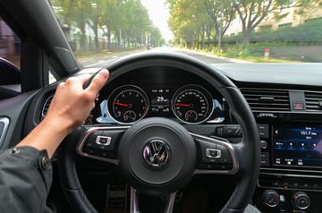二手高尔夫R-Line,当理性与激情在方向盘上相遇 二手高尔夫R-Line,当理性与激情在方向盘上相遇