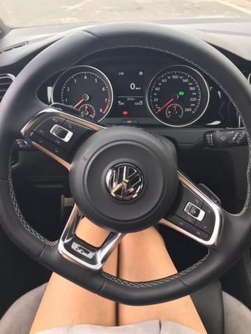 二手高尔夫R-Line,当理性与激情在方向盘上相遇 二手高尔夫R-Line,当理性与激情在方向盘上相遇