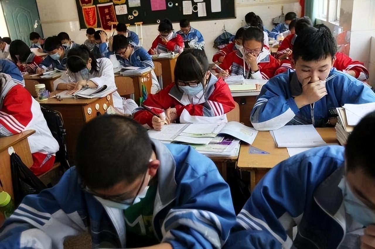 长春部分小区实施封闭隔离，官方回应，为快速阻断疫情传播链