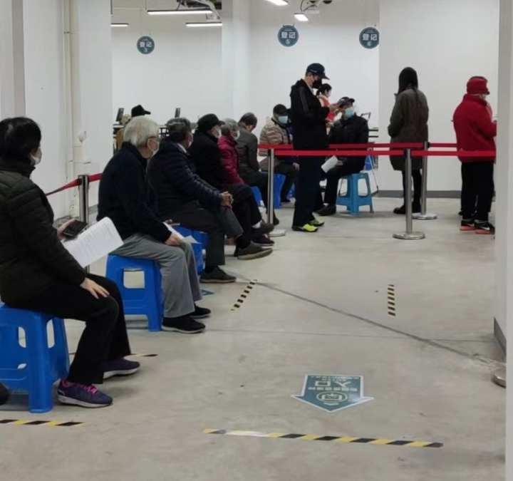 【近期有新冠感染小高峰病毒吗,近期新冠高风险地区】