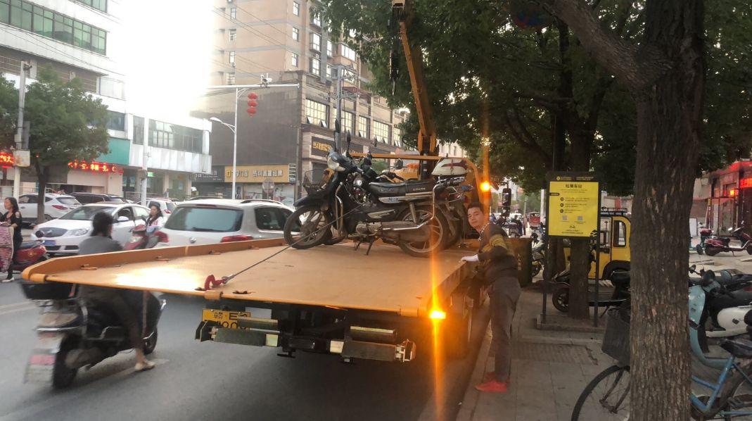 铅山古镇街头红绿灯