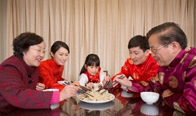 2024年全年休假表调休,假期拼凑中的喜与忧 2024年全年休假表调休,假期拼凑中的喜与忧