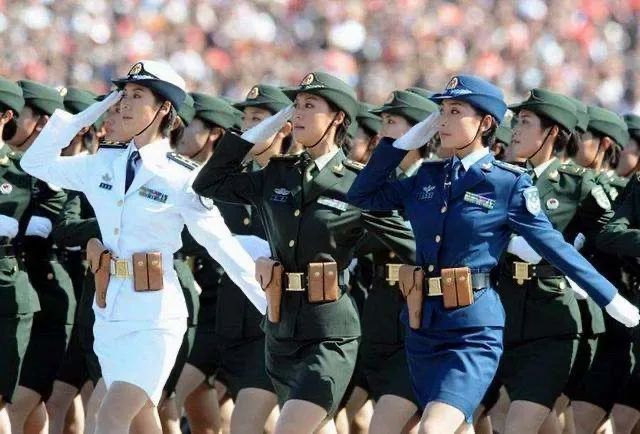 铿锵玫瑰，英姿飒爽—记2020国庆大阅兵中的女兵方阵