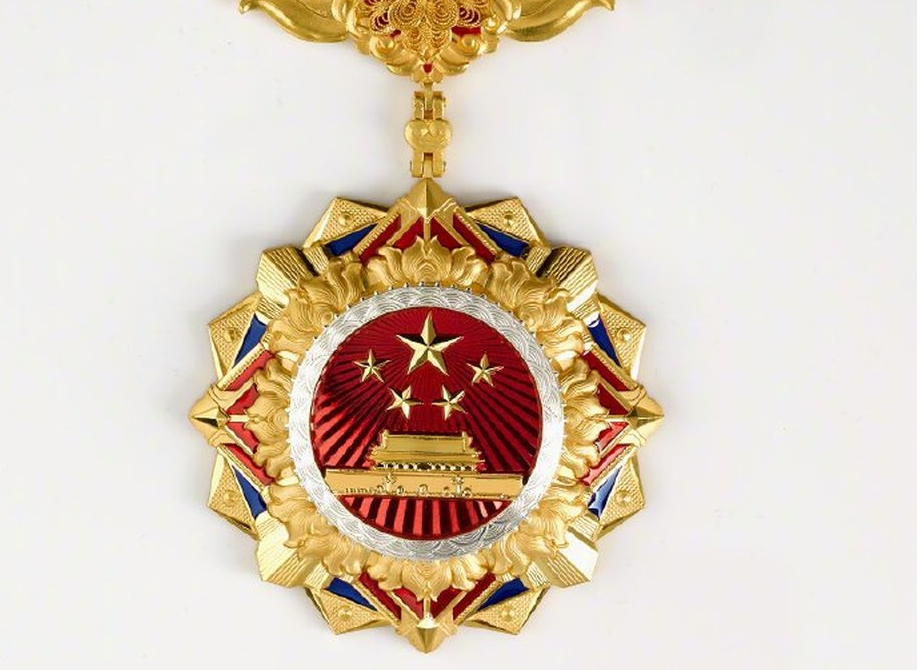 共和国勋章是多大的荣誉:共和国勋章是什么等级的荣誉 共和国勋章是多大的荣誉:共和国勋章是什么等级的荣誉