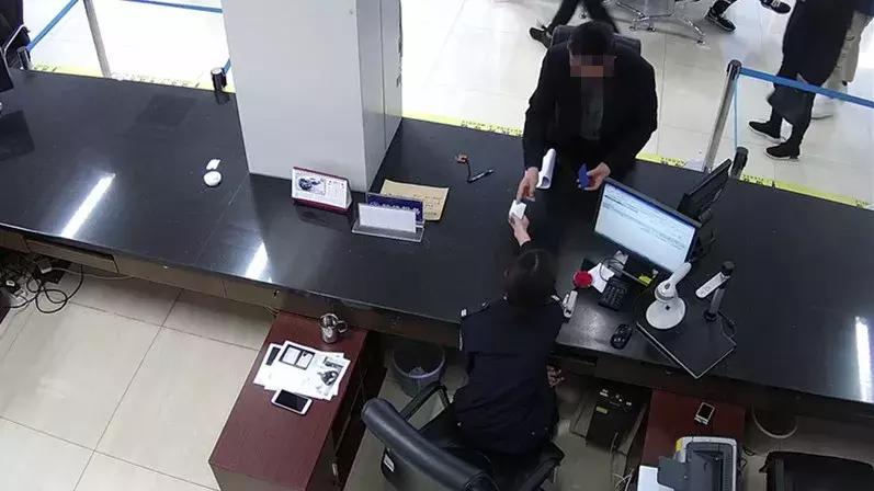 怀疑自己闯红灯怎么快速查询:怀疑自己闯红灯怎么快速查询几个小时后能查到 怀疑自己闯红灯怎么快速查询:怀疑自己闯红灯怎么快速查询几个小时后能查到