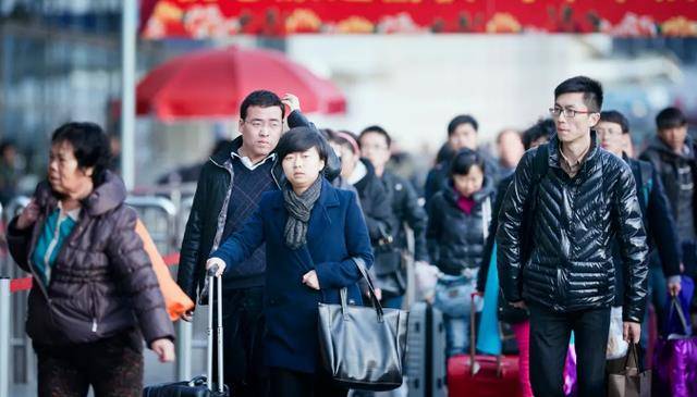 归途与坚守，上海外地人员的返乡抉择