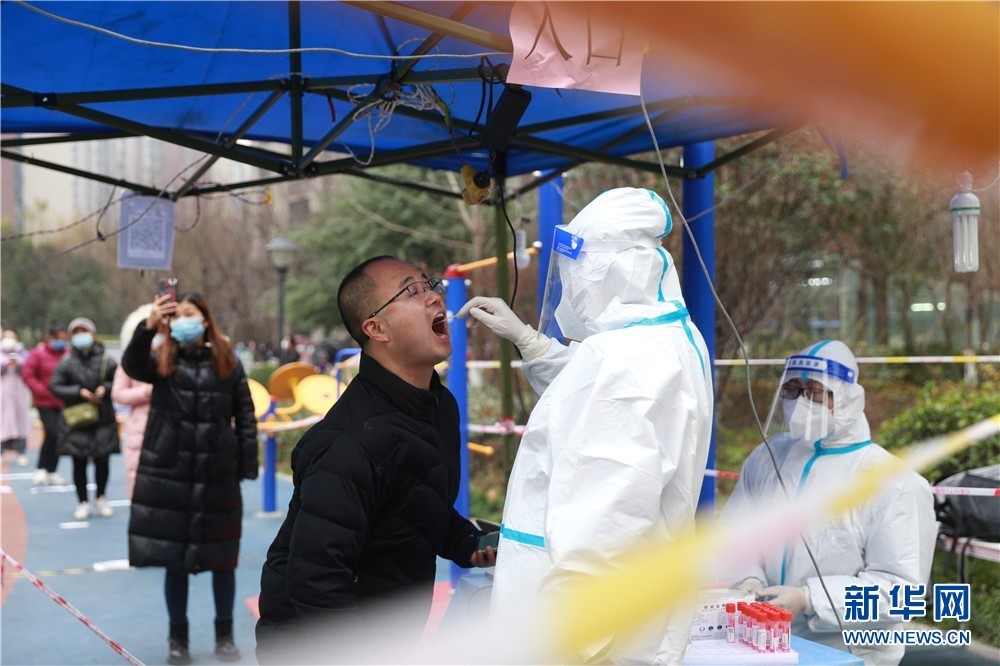 西安开展新一轮核酸检测工作:西安多地开展核酸检测