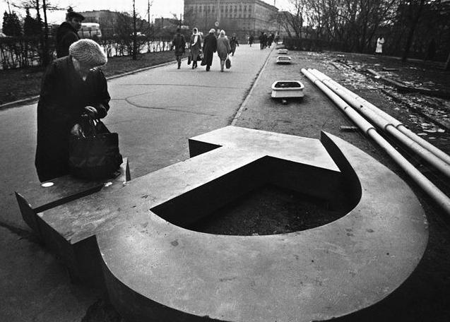 【卢布贬值了多少倍/卢布当年贬值多少】