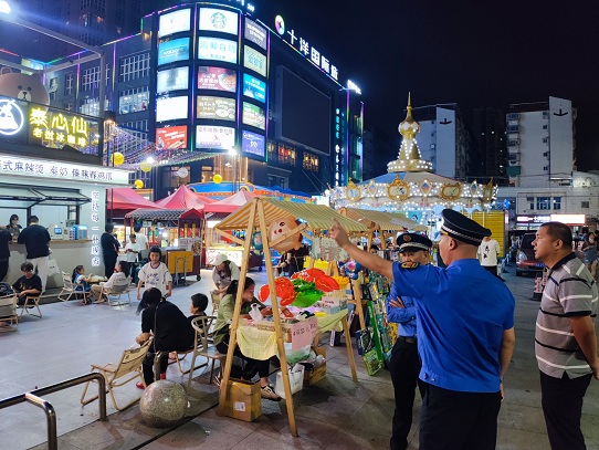 成都封城最新消息,精准防控下的原则居家,城市静默中守护烟火气 成都封城最新消息,精准防控下的原则居家,城市静默中守护烟火气