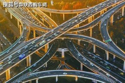 2022年高速公路免费通行政策详解，节假日免费，但需注意这些细节
