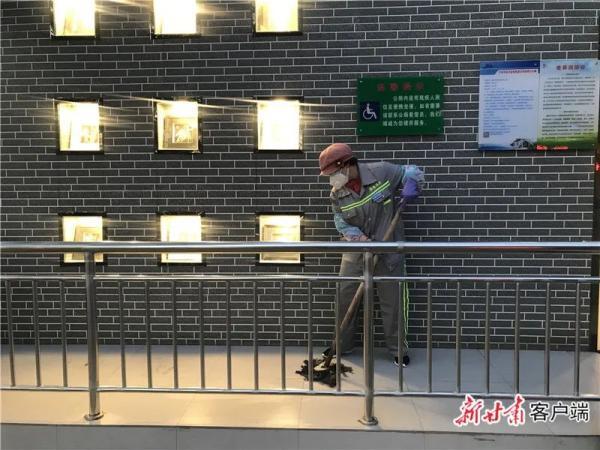 公厕会传染新冠肺炎吗?科学解析与防护指南 公厕会传染新冠肺炎吗?科学解析与防护指南