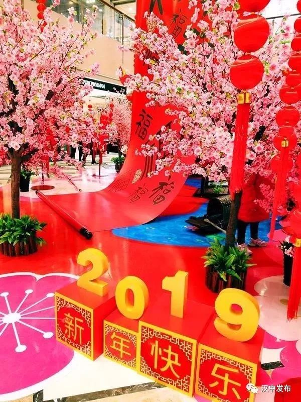 郑州解封的区域,希望之光在街头巷尾闪烁 郑州解封的区域,希望之光在街头巷尾闪烁