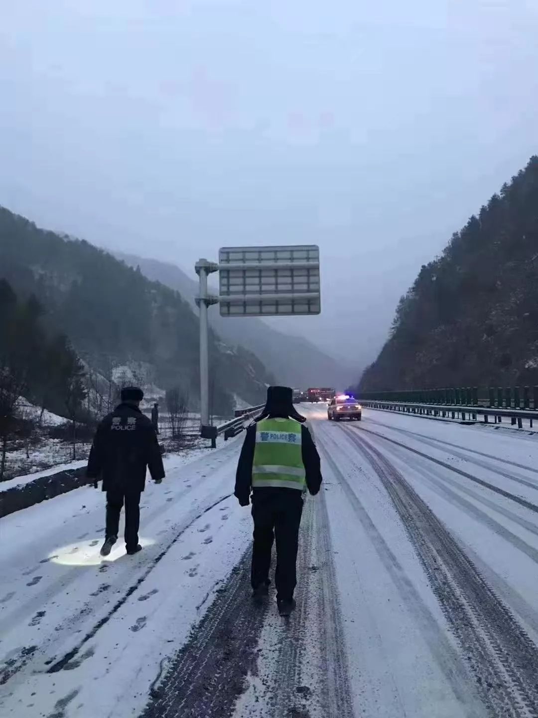 高速公路封路查询电话（高速公路封路信息查询电话）