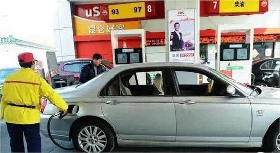 油价调整最新动态，本轮调价或迎年内最大涨幅，车主加油要趁早！