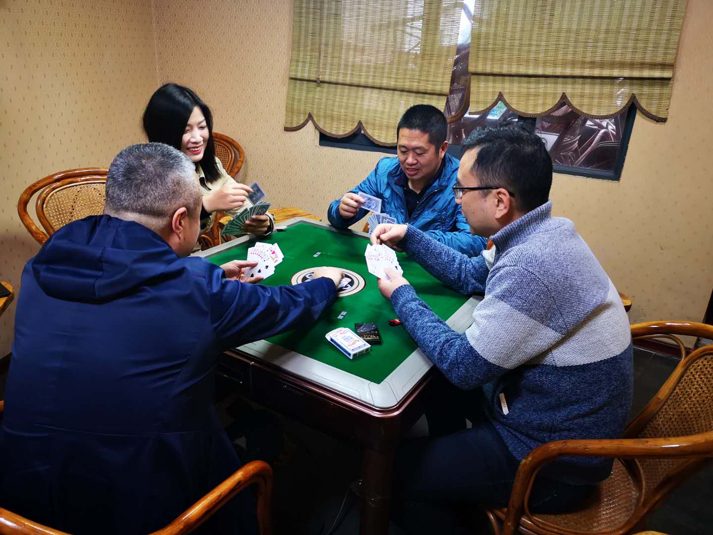 镇江一起打牌/镇江打牌叫什么