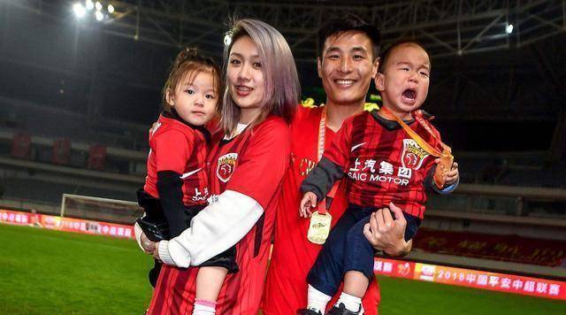 武磊妻子感染新冠,爱与坚守在疫情中闪耀 武磊妻子感染新冠,爱与坚守在疫情中闪耀