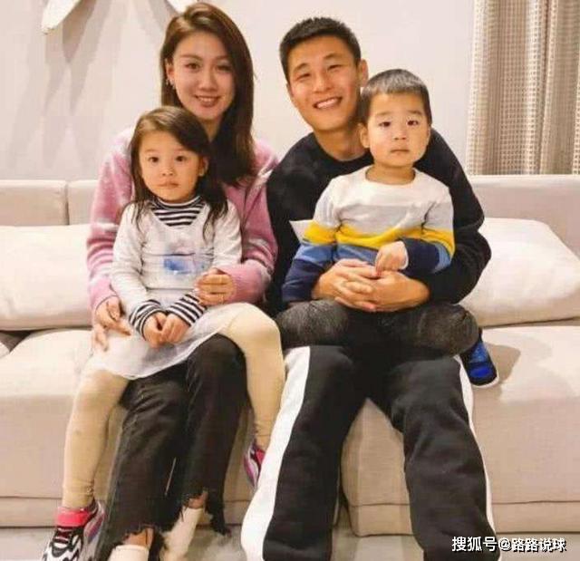 武磊妻子感染新冠,爱与坚守在疫情中闪耀 武磊妻子感染新冠,爱与坚守在疫情中闪耀