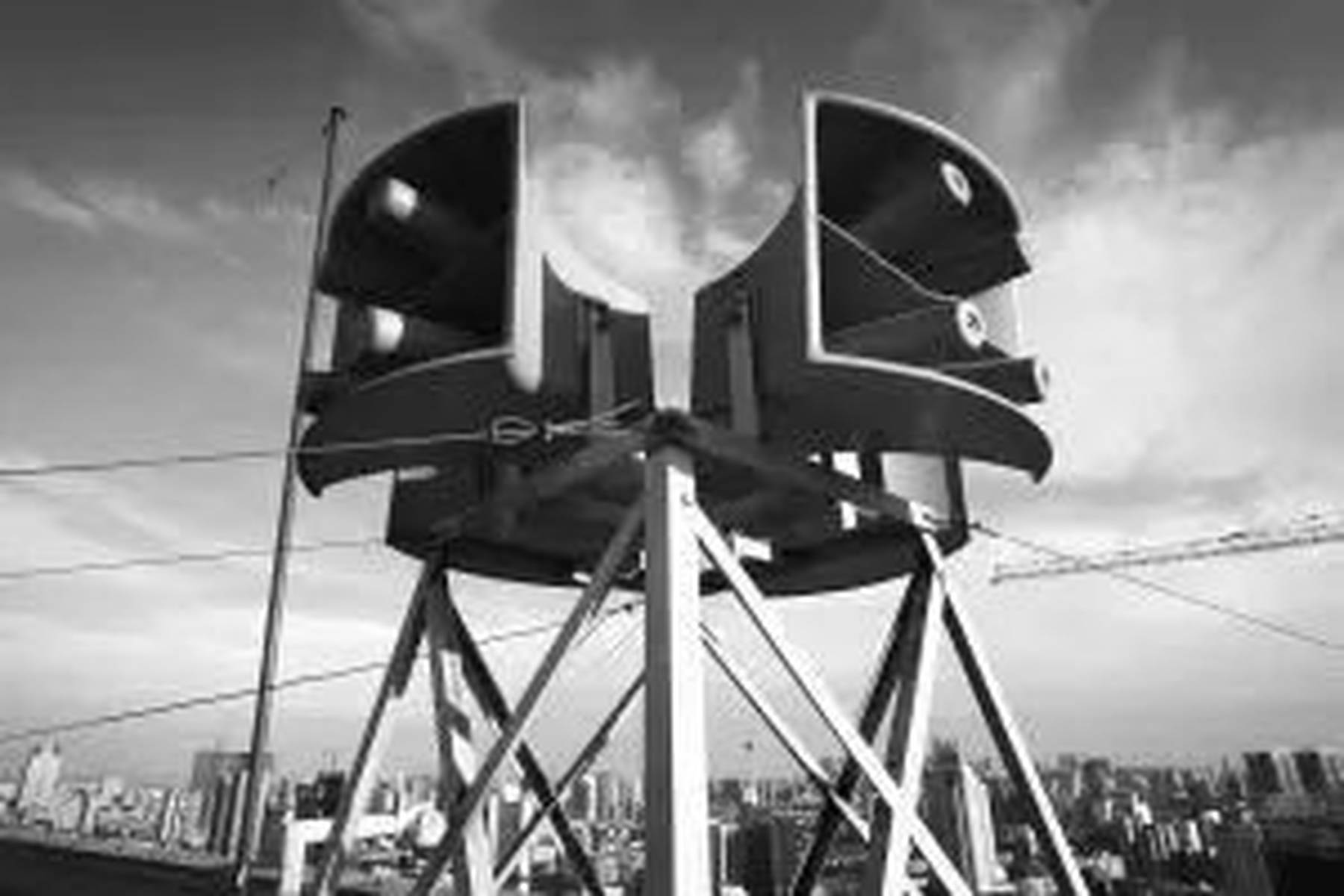 10月12日为何拉响警报?解析防空警报背后的历史记忆 10月12日为何拉响警报?解析防空警报背后的历史记忆