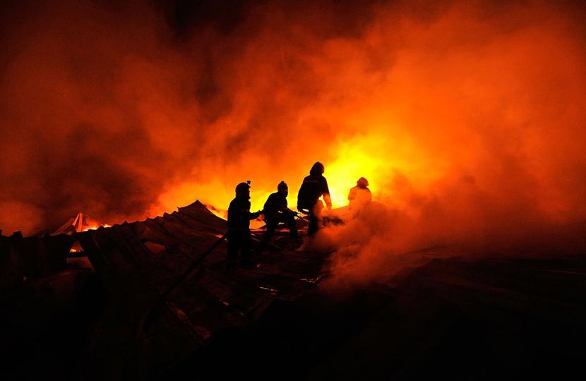 乌鲁木齐疫情下的火灾挑战,团结与坚韧的见证 乌鲁木齐疫情下的火灾挑战,团结与坚韧的见证