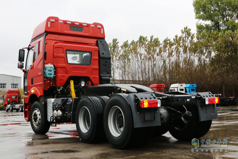 解放大威卡车,承载时代的钢铁巨兽 解放大威卡车,承载时代的钢铁巨兽