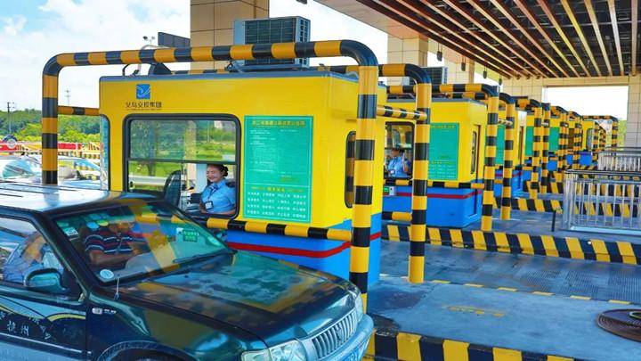 高速路收费新政落地，出行成本与效率迎来双变革