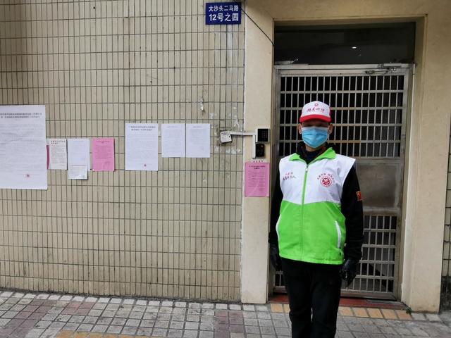 汉中实行封闭管理,筑牢疫情防线,守护市民健康 汉中实行封闭管理,筑牢疫情防线,守护市民健康