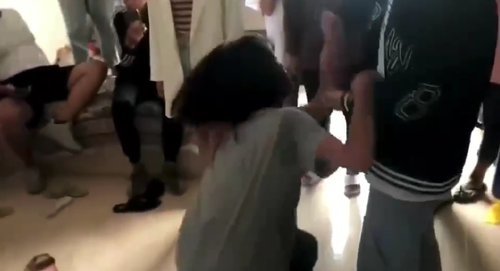 河南女孩遭围殴视频/河南一女子被殴打致死 河南女孩遭围殴视频/河南一女子被殴打致死